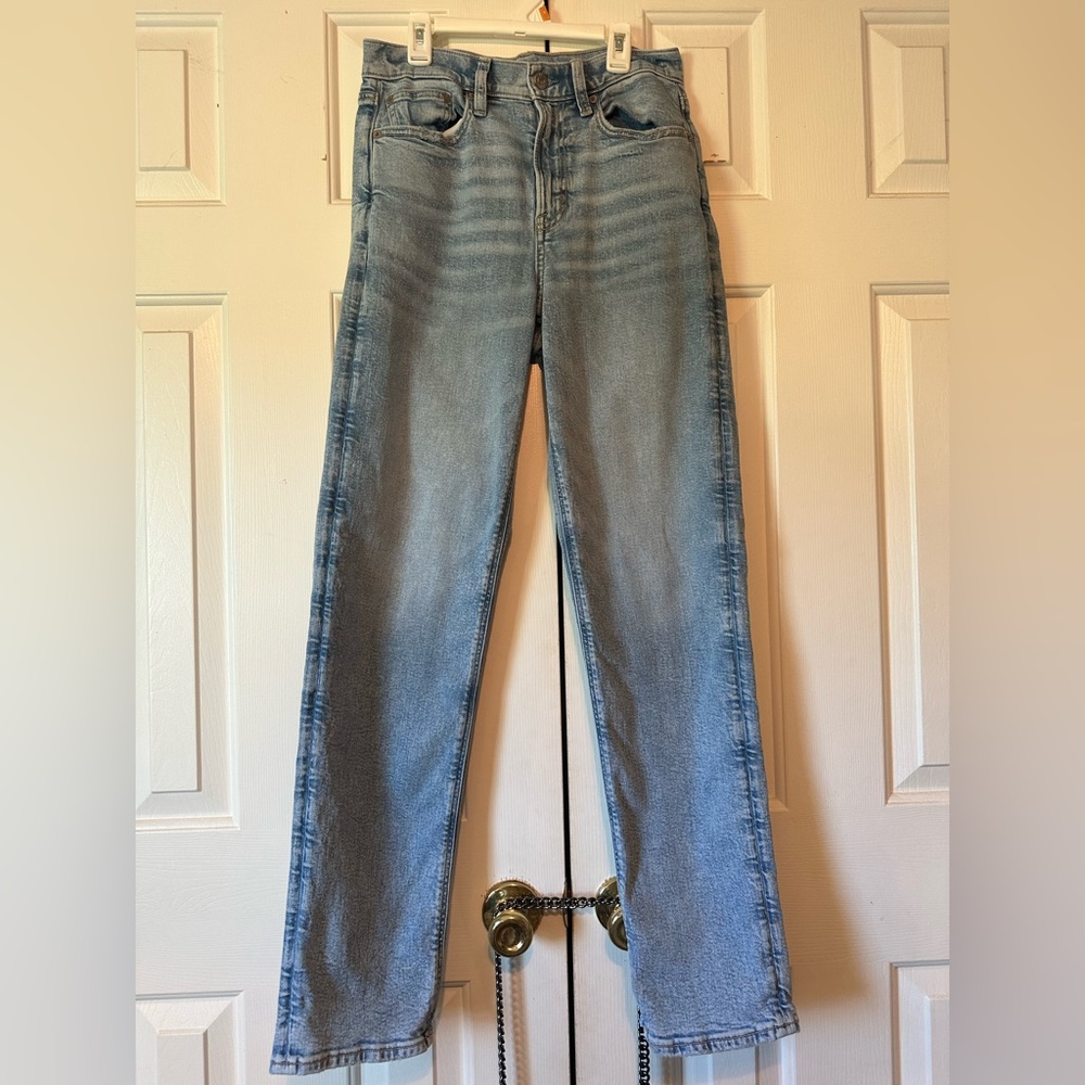 Brand New Never Worn American Eagle, Size 4, Boyfriend Style Jeans